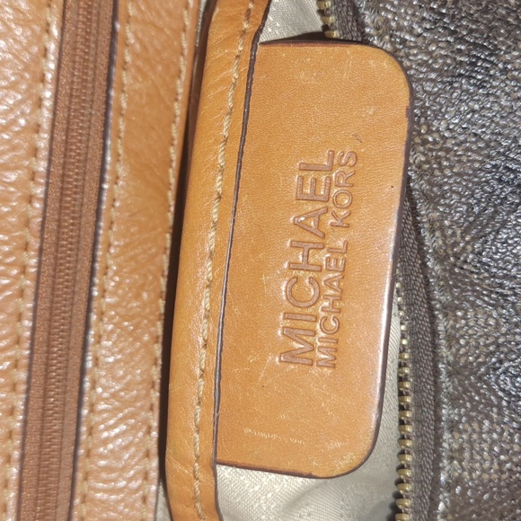 Michael Kors Jet Set Tote With Matching Wallet - Picture 16 of 17